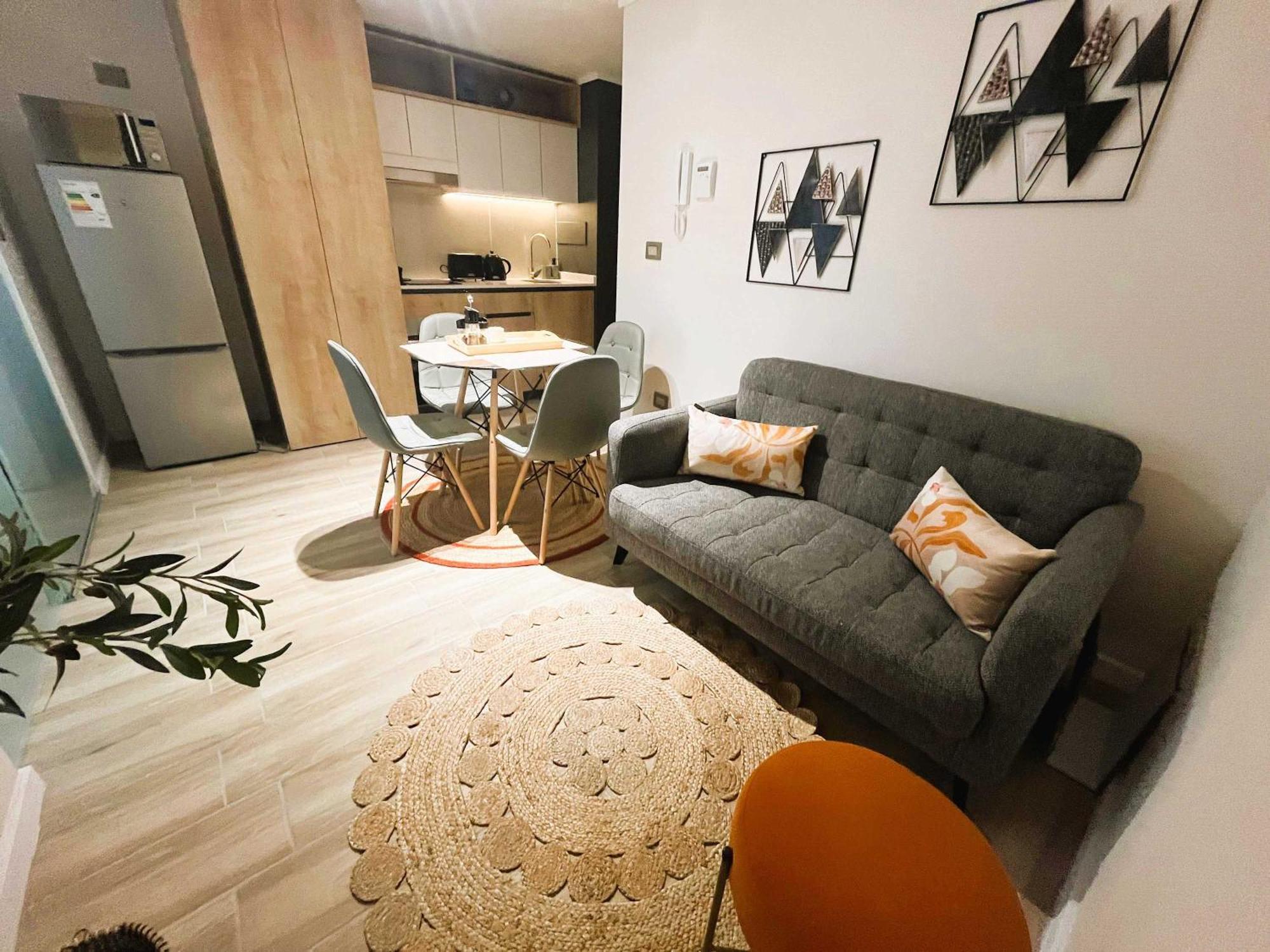 Hom I Nuevo Inmejorable En Centro De Apartamento